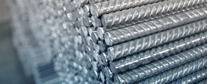 Gebündelter Betonstahl im Lager der Fenne Stahl GmbH